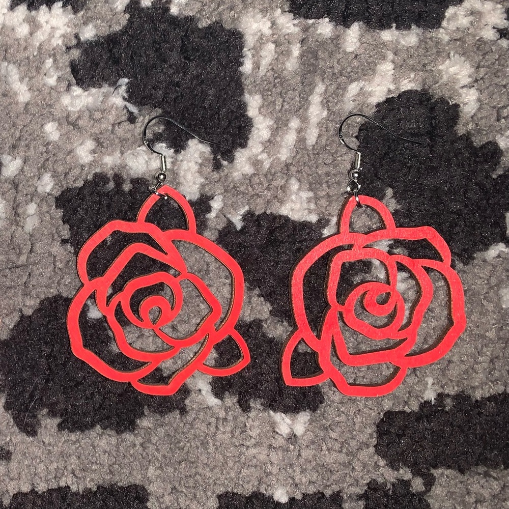 Wooden Rose Earrings. ❤️🌹